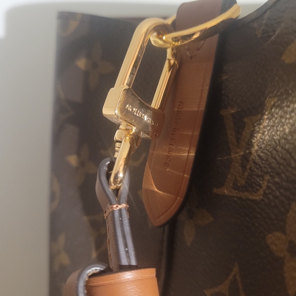 Classic Brown Monogram Shoulder Bag - Picture 6 of 8